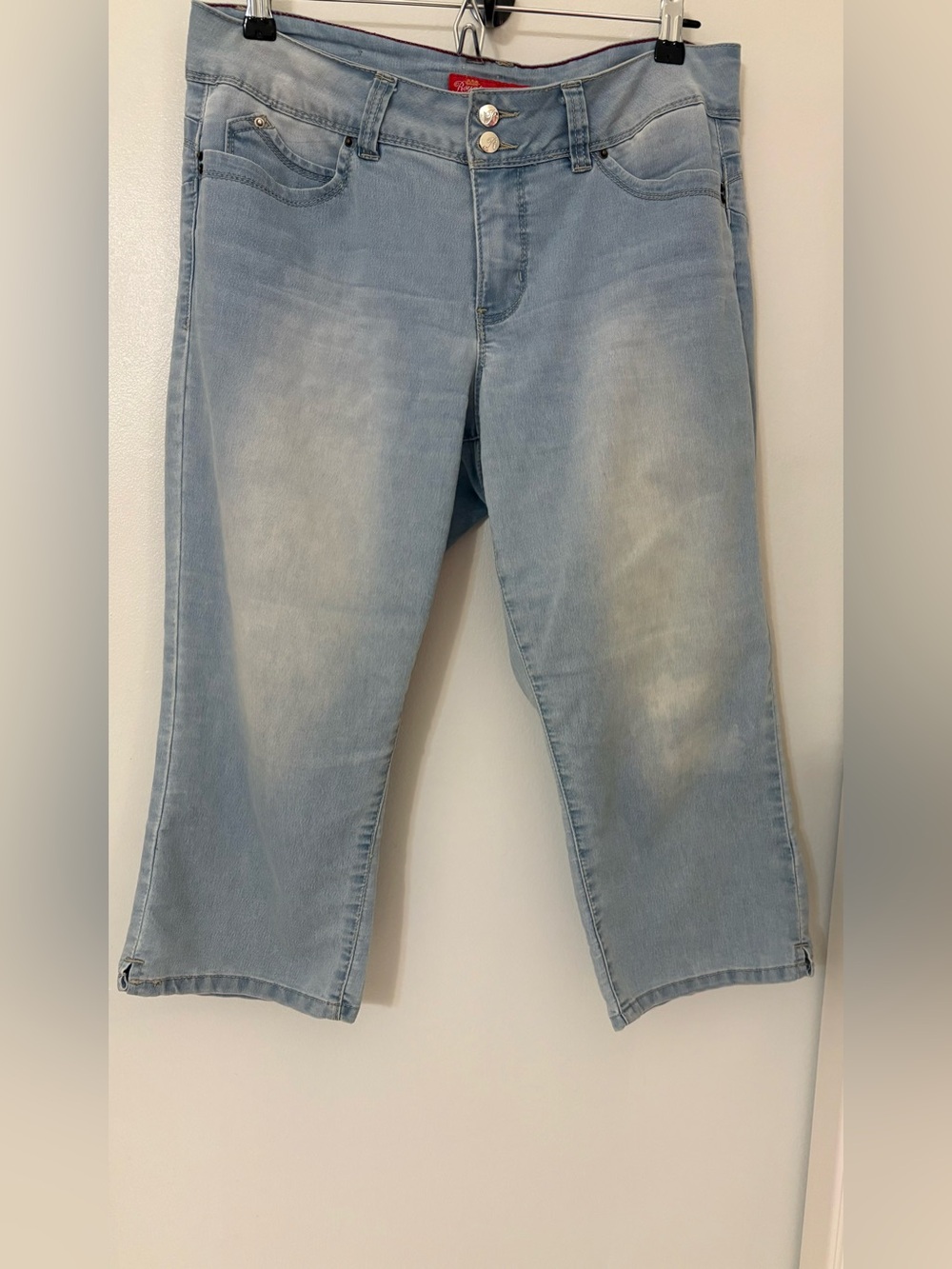 Royalty For Me WannaBettaButt Denim Capri Light Blue Cropped Jeans Size:8